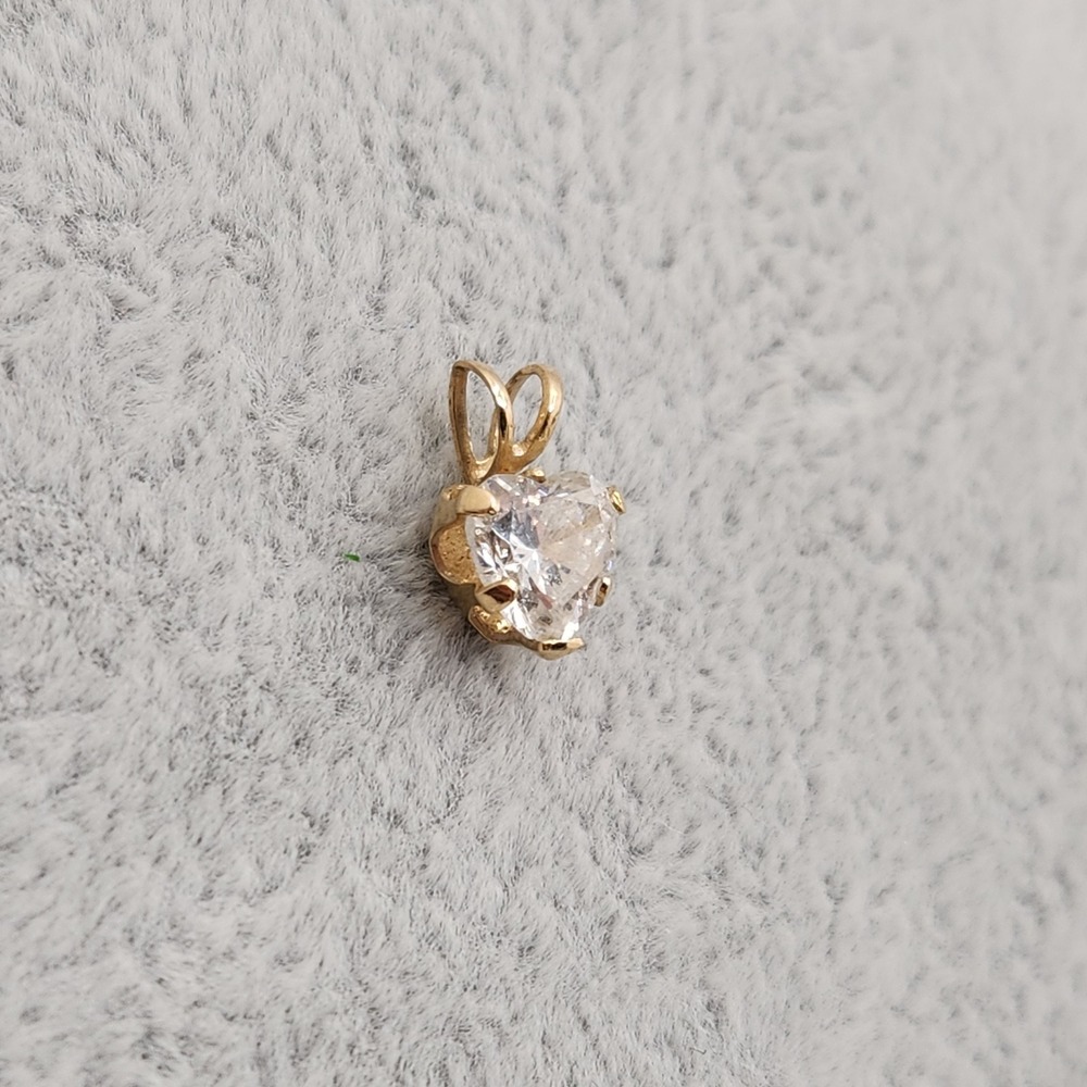 Dainty 14k Yellow Gold Heart CZ Solitaire Pendant 0.55g Fine Jewelry Minimalist - Picture 2 of 8